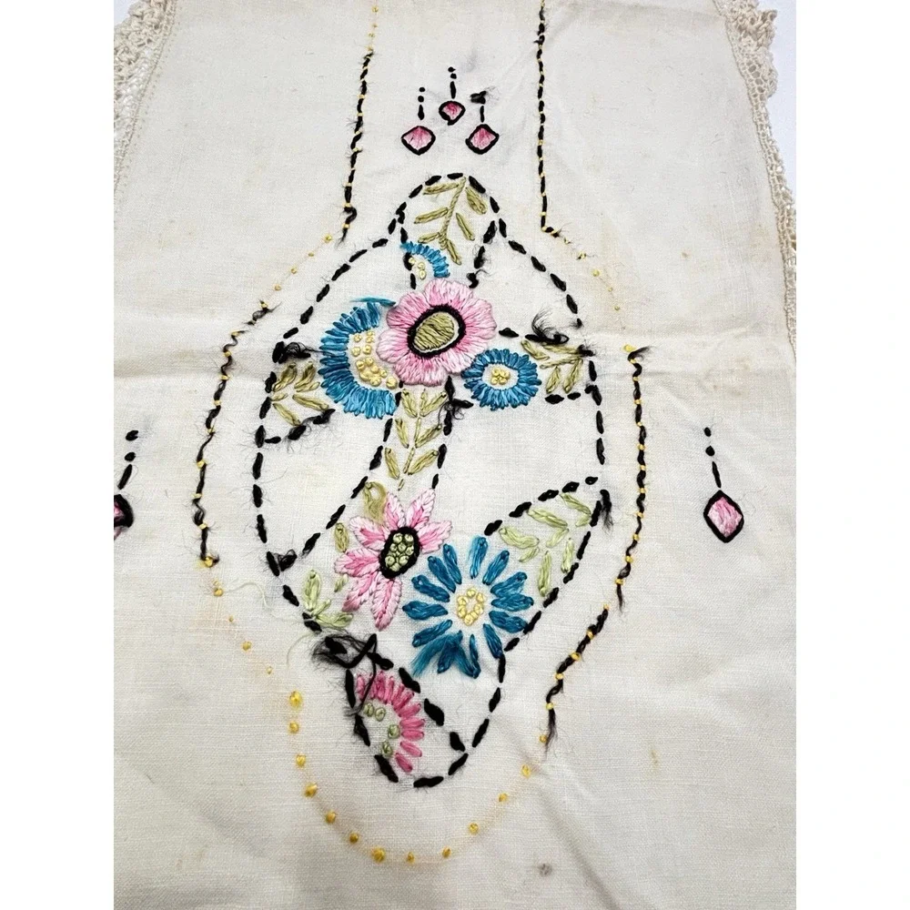 Vintage Hand Embroidered Table Runner Crochet Lace Trim Floral 34x13 Read##